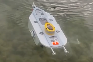 Das U-Boot 'SubMarine'-Version August 2026 auf Rundfahrt. Es hat jetzt eine Rettungsboje.
